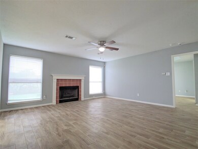 4805 E Columbary Dr, Rosenberg, TX 77471 - photo 4