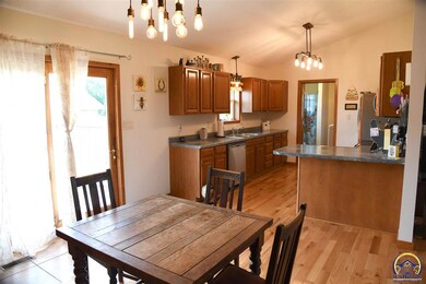 10256 Ross Rd, Topeka, KS 66615 - photo 5