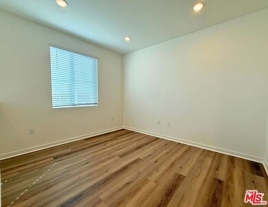 Bright upper-level loft with v