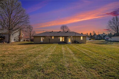 5560 Meadow View Dr, Shawnee, KS 66226 - photo 4