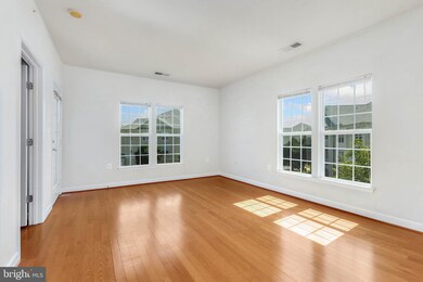 42446 Mayflower Terrace unit 304, Ashburn, VA 20148 - photo 7