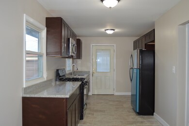 925 Berkley St, Carpentersville, IL 60110 - photo 6