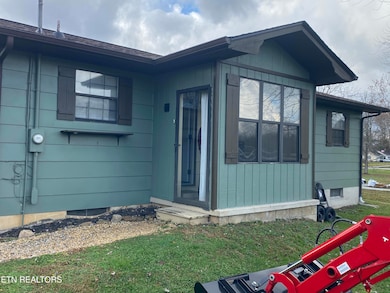 332 Slaven Ln, Oneida, TN 37841 - photo 2