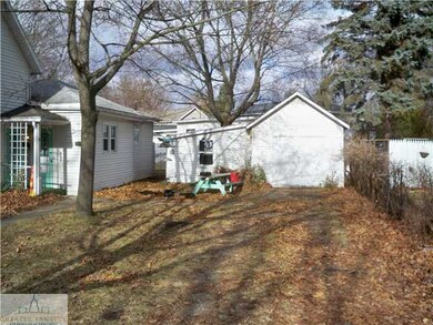 316 Pleasant St, Grand Ledge, MI 48837 - photo 3