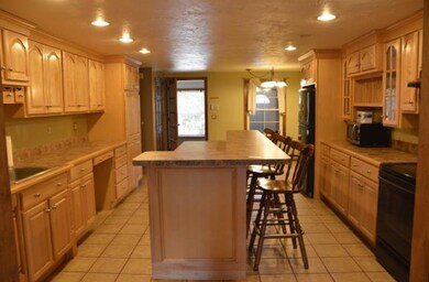 240 Hoyt St, Manchester, NH 03103 - photo 4