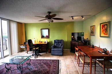 LIVING ROOM 3