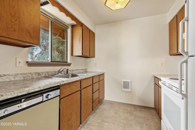 1702 W Prasch Ave, Yakima, WA 98902 - photo 5