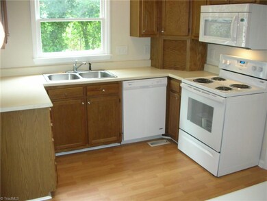 3724 Pembroke Terrace, High Point, NC 27265 - photo 5