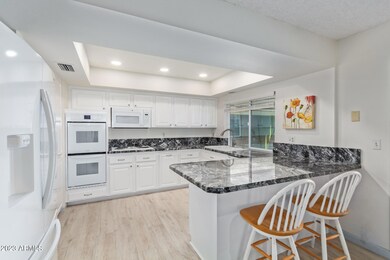 10614 W Cameo Dr, Sun City, AZ 85351 - photo 3