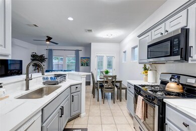 Kitchen with appliances with stainless steel fini