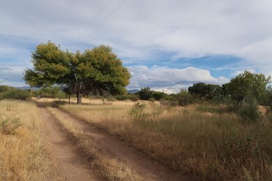 Looking east to Cross Creek Rd