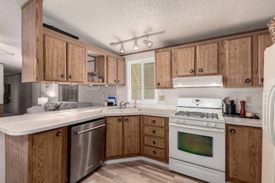 450 W Sunwest Dr unit 139, Casa Grande, AZ 85122 - photo 3