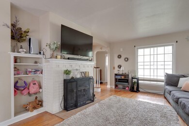 2421 West Main-7living room 2