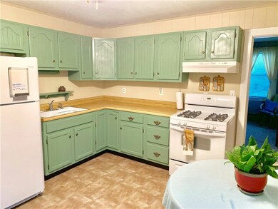 35 Jillson Ave, Woonsocket, RI 02895 - photo 2