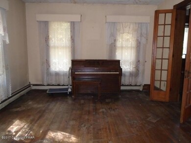 608 Thomas St, Stroudsburg, PA 18360 - photo 5