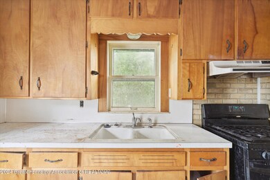 10-814-Mahlon-St-Lansing-MI-48906-Window