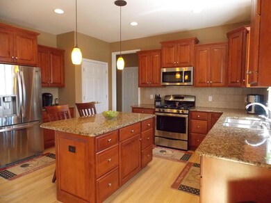 1256 Woodberry Dr, Mountain Top, PA 18707 - photo 5