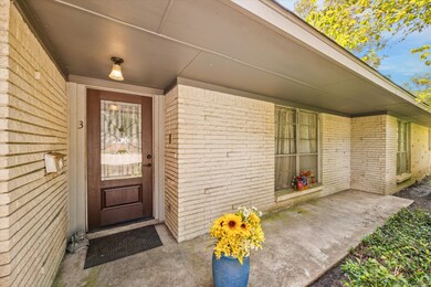 3 Palm Cir, Alvin, TX 77511 - photo 5