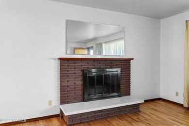813S36th_08