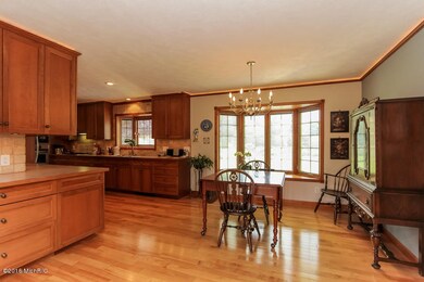 008-Dining_Room-2788113-small