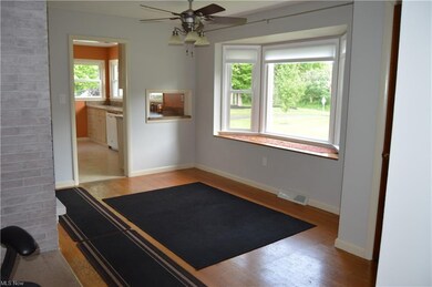 eat in kitchen/dining room