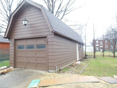 1 Car Garage with a large workshop or a tandem Car