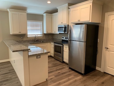 413-415 Hurst Place, Angleton, TX 77515 - photo 3