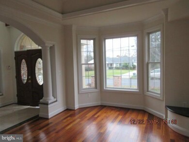 5858 Glen Forest Dr, Falls Church, VA 22041 - photo 4