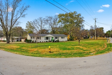 405 Meadowgreen Dr, Franklin, TN 37069 - photo 2