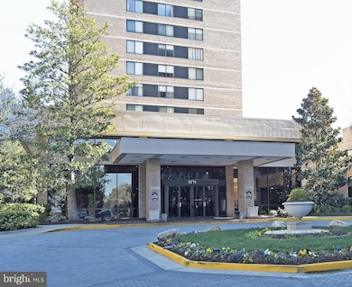 Skyline House unit T16W, Baileys Crossroads, VA 22041 - photo 2