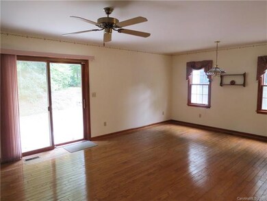 71 Chestnut Ln, Hendersonville, NC 28792 - photo 6