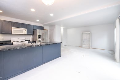 601 SE Port Ave, Lincoln City, OR 97367 - photo 5