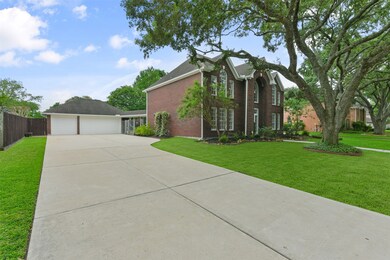 303 Lakeview Cir, Friendswood, TX 77546 - photo 2