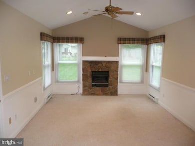 203 N Sycamore Ct, Sterling, VA 20164 - photo 3