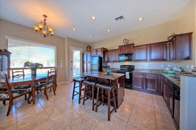 Eat-in Kitchen