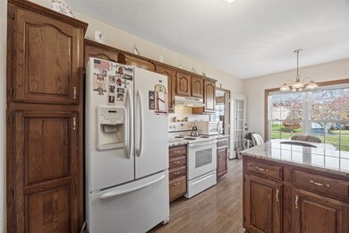 4745 Westchester Dr NE unit A, Cedar Rapids, IA 52402 - photo 6