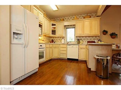 525 Abby Ln, Asheboro, NC 27205 - photo 6