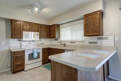 1604 W Temple St-13
