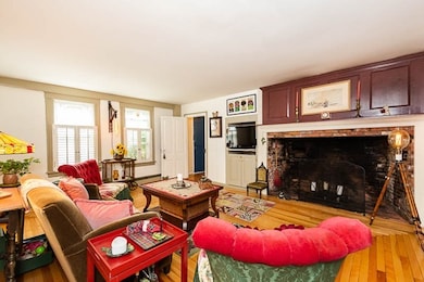 14 Warren St unit 14, Newburyport, MA 01950 - photo 2