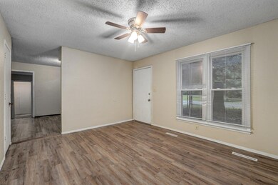 2755 W Chestnut St-3