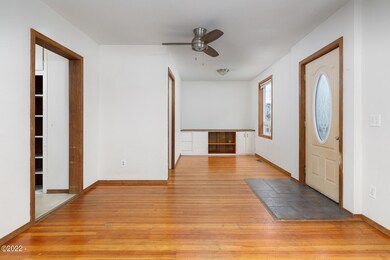 1051 SE Gaither Way, Toledo
