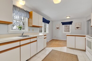 925 Main St unit 8, Cotuit, MA 02635 - photo 3