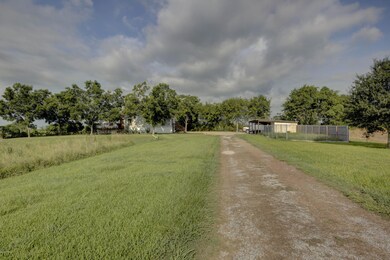 8708 Leleux Rd, New Iberia, LA 70560 - photo 4