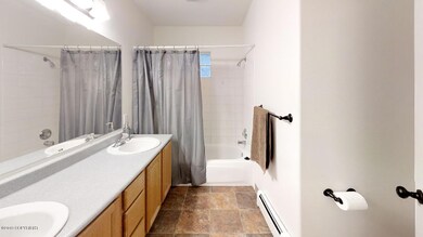 3221-Tayshee-Cir-Bathroom(1)