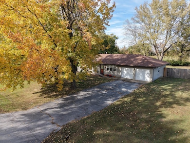 4141 W Ridgeview St, Battlefield, MO 65619 - photo 2