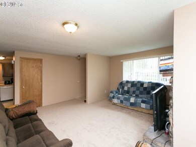 925 Charles St, Newberg, OR 97132 - photo 5