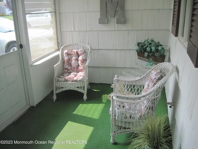 93 Avondale Ln, Matawan, NJ 07747 - photo 5