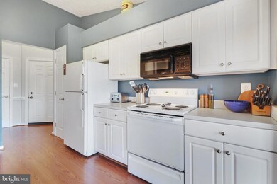 2406 Forest Edge Ct unit 301A, Odenton, MD 21113 - photo 4