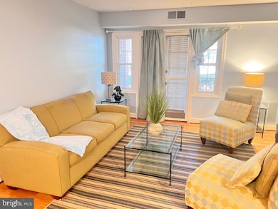 5909D Prince James Dr unit D, West Springfield, VA 22152 - photo 2