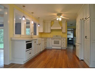 59 Evelin Cir, Middletown, RI 02842 - photo 2